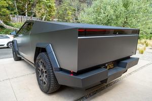 Pick-up électrique tout-terrain haut de gamme Cyberbeast Series 2024 d'occasion - Product Image 2