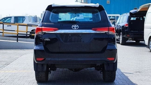 Toyota Fortuner Max Premium 2025, SUV con Motor Turbodiésel, Transmisión Automática, Usado, Volante a la Izquierda, Cuero Oscuro, Panorámico, R20, Euro V - Product Image 4