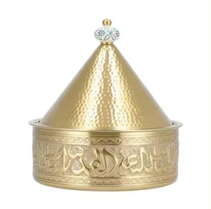 Plat de service Tajine de luxe en laiton avec calligraphie arabe en relief, chauffe-plat, casserole, couvercle conique doré pour buffet - Product Image 1
