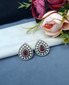 Boucles d'oreilles clous en Kundan plaqué or antique motif goutte d'eau, boucles d'oreilles clous de luxe en pierre précieuse en forme de poire, boucles d'oreilles clous en pierre en forme de larme - Product Image 3