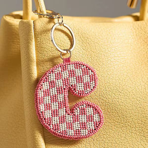 Porte-clés tendance brodé en forme de pomme, accessoire mignon et coloré pour sacs, pochettes et clés, cadeau idéal - Product Image 1