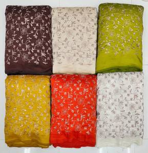 Tissu en soie Vichitra, largeur 44 pouces, avec un drapé élégant, texture lisse, aspect riche, idéal pour les saris, les vêtements ethniques et la mode. - Product Image 2