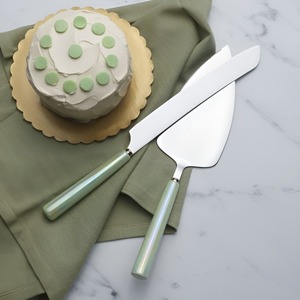 Juego de Cuchillos y Espátulas para Pastel de Acero Inoxidable con Hoja Plateada Pulida y Mango Redondo de Resina Verde, Diseño Nuevo, Calidad Alimentaria, Venta al Por Mayor - Product Image 2