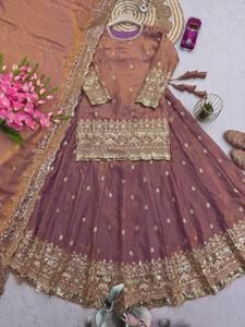 Ensemble Choli Salwar Kameez en Soie Bicolore pour Femme, avec Lehenga et Dupatta, Ornements de Paillettes et Miroirs, Style Traditionnel pour Diwali et Remise de Diplôme - Product Image 6