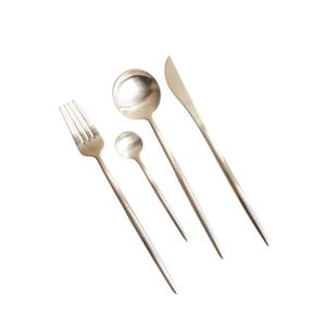 Ensemble de couverts blancs et dorés au design unique, en acier inoxydable de qualité supérieure, pour mariage, restaurant et usage domestique - Product Image 5