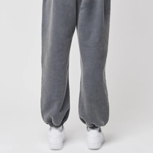 Pantalones de chándal de algodón polar grueso personalizados, pintados a mano, de pierna ancha, holgados, acampanados, tipo jogger, con efecto apilado, para hombre, lavados - Product Image 3