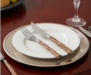 Juego de cubiertos minimalistas de metal Acme, de acero inoxidable con mango de madera, aptos para lavavajillas, utensilios para comedor de bodas y restaurantes. - Product Image 4