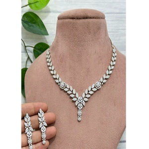 Ensemble collier et boucles d'oreilles élégants en zircon blanc poli de qualité supérieure, cadeau de mariage, bijoux tendance plaqués argent pour femmes - Product Image 1