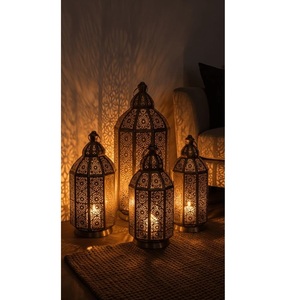 Lanterne de table suspendue en fer noir et verre au design moderne, idéale pour la maison, les mariages, les événements, la Saint-Valentin et Noël - Product Image 5