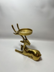 Support de bougie bas en aluminium doré style nordique avec base en forme de pétale de fleur, pour bougies coniques courtes, vente en gros, décoration de table de fête - Product Image 4