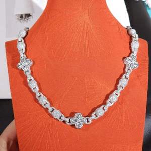 Cadena Cubana de 18mm con Baño de Rodio y Piedras de Imitación Personalizada |   Plata de Ley 925 |   Diamantes Moissanite VVS |   Regalo de Joyería Hip Hop - Product Image 5