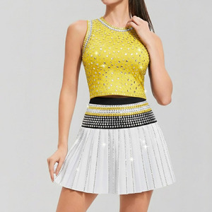 Conjunto de faldas personalizadas OEM hechas en Pakistán para mujer, top corto con capucha y estampado de logotipo informal, conjunto de faldas con capucha para invierno. - Product Image 4