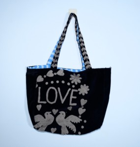 Sac élégant en velours noir brodé, motif Love & Birds, grand sac fourre-tout bohème, cadeau unique pour femme - Product Image 4