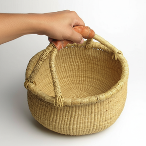 Cesta Bolga de hierba marina natural con asa de cuero, estilo africano, hecha a mano para almacenamiento ecológico, compras y uso doméstico. - Product Image 2
