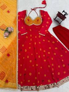 Ensemble Kurta pour femme avec imprimé numérique rouge-orange et broderie miroir, et Dupatta à bordure en dentelle orange brodée miroir, style ethnique indien pakistanais - Product Image 3