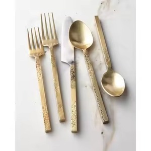 Ensemble de couverts en laiton doré de luxe, collection élégante d'ustensiles de table, vaisselle haut de gamme pour réception de mariage - Product Image 4