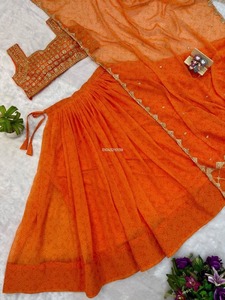 ชุดเลเฮนกาโชลีปักลายสีส้มสำหรับงานแต่งงาน ชุดเลเฮนกาผ้าจอร์เจตต์พิมพ์ลายสไตล์อินเดีย-ปากีสถานสำหรับผู้หญิง - Product Image 4
