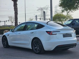La Model 3 Long Range EST une voiture électrique - Product Image 5