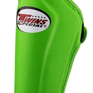 Protège-tibias Twins Muay Thai SGL-10 en cuir de vachette de qualité supérieure, personnalisables, respirants et durables pour MMA et Kickboxing - Product Image 4