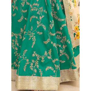 Conjunto de Lehenga Choli de lentejuelas de seda verde clásico para mujer de talla grande - Product Image 2