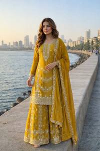 Collection de palazzos en soie Chinon fabriqués en Inde, avec de riches broderies, tenue de créateur pour femme, en vente. - Product Image 6