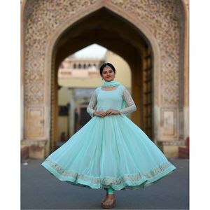 VESTIDO DE TRABAJO BORDADO DE DISEÑADOR GEORGETTE CON DUPATTA AZUL CIELO - Product Image 1