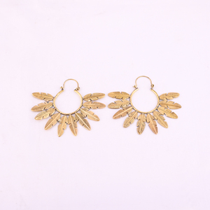 Pendientes de Aro con Plumas en Latón Chapado en Oro, Tamaño 67x78MM, Modernos para Mujer - Product Image 1