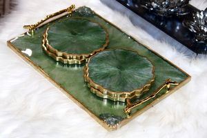 Bandeja de Servir de Resina con Geoda Verde Esmeralda y Asas Doradas, Bandeja Decorativa de Epoxi Hecha a Mano - Product Image 2