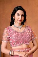 Sari de mariage indien traditionnel et ethnique Leranath, design fantaisie, en tissu résille lourd, broderie et sequins, dernière collection moderne