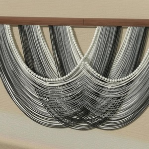 Hermoso Tapiz de Macramé Azul con Barra de Madera para Decoración de Fondo en Bodas, Fiestas y Celebraciones, Hecho en India - Product Image 3