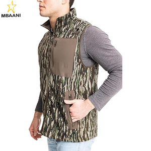เสื้อกั๊กผู้ชายผ้าโพลีฟลีซ – เสื้อกั๊กสำหรับล่าสัตว์ลายพรางพร้อมกระเป๋าซิปและปรับขนาดได้ - Product Image 6
