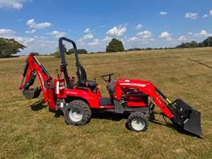 Tractor Compacto Massey Ferguson GC1723EB para una Gestión Eficiente de Propiedades, Jardinería y Trabajos Agrícolas Ligeros - Product Image 5