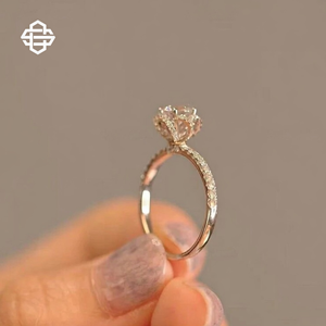 Anillo de Compromiso con Halo Floral y Diamantes, Oro de 18K, Anillo de Diamantes con Flor Vintage - Product Image 3