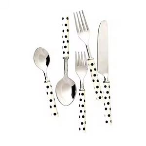 Ensemble de couverts professionnels en acier inoxydable (cuillère, fourchette, couteau) pour la restauration, les restaurants et l'utilisation sur table. - Product Image 6