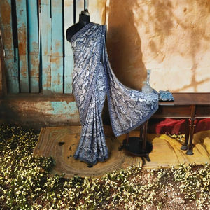 Saree en soie avec chemisier en dentelle Vêtements indiens et pakistanais - Product Image 2