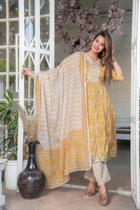 Ensemble ethnique décontracté traditionnel indien pour femmes, en coton imprimé couleur moutarde, coupe ample, longueur genou, avec dupatta, robe pour Diwali - Product Image 2