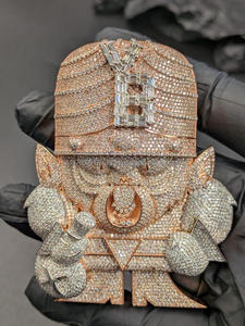 Collier avec pendentif de personnage de dessin animé à la mode, avec diamant cultivé en laboratoire, finition dorée, bijoux brillants - Product Image 3