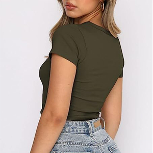 เสื้อครอปท็อปผู้หญิง แขนกุด คอสูง ผ้าริบ ยืดได้ กระชับรูปร่าง - Product Image 4