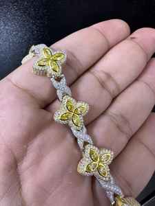 กำไลข้อมือไอซ์โคลเวอร์ ชุบทอง 18K เงินแท้ 925 ประดับโมอิสซาไนต์แบบหนามเตย ดีไซน์สั่งทำพิเศษ VVS ฮิปฮอป สำหรับทั้งชายและหญิง - Product Image 4