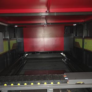 Machine de découpe laser à fibre à plateforme d'échange entièrement fermée à haute sécurité, découpeuse laser à fibre pour tôles métalliques avec un <span class=keywords><strong>bon</strong></span> <span class=keywords><strong>prix</strong></span> - Product Image 5