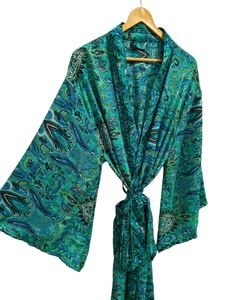Kimono de seda Bridel con patchwork, túnica larga para cubrir el bikini, ropa de noche, hecho a mano, estilo vintage indio, kimono de sari de seda reciclada. - Product Image 3