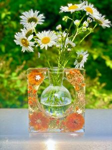 Designer <b>Resin</b> Flower Vase With Luxury Finish For Modern Homes Offices And Floral Display Purposes - Product Image 2