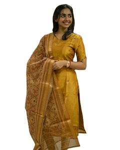 Con hermoso decorado con impresiones de diseño cultural del Sur, tela de seda BANARASI pura, fondo Kurti y juego de Dupatta a la venta - Product Image 1