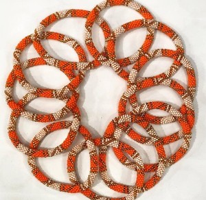สร้อยข้อมือลูกปัดแก้วญี่ปุ่นสีแดงลายผสมแบบพู่ห้อย - ของขวัญฮิปฮอปสำหรับเด็ก ปรับความยาวได้ - Product Image 6