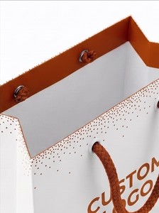 Sac en papier blanc écologique classique avec poignées en corde de coton, impression UV sélective, sac plat standard recyclable pour les achats professionnels - Product Image 5
