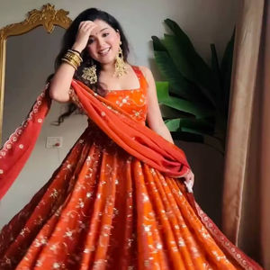 ชุดเดรสผ้าไหมปักเลื่อมสำหรับผู้หญิง แบรนด์ Kritva Fashion งานแฮนด์เมด สไตล์โมเดิร์นผสมผสานกลิ่นอายชาติพันธุ์ เนื้อผ้าหนา ยืดหยุ่นได้ ไม่ยับ แห้งเร็ว เหมาะสำหรับฤดูหนาว - Product Image 1