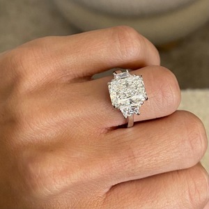 Anillo de Compromiso de Cristal con Corte Radiante para Mujer, Plata 925 con Baño de Rodio, Engaste Floral en Racimo, Certificado IGI, Lujoso para Fiestas - Product Image 1