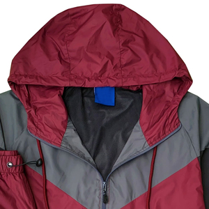 Ensemble de survêtement sportif coupe-vent personnalisé deux pièces avec veste légère à fermeture éclair intégrale et pantalon de jogging assorti - Product Image 4