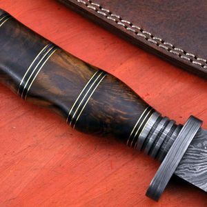 Couteau de chasse à lame fixe en acier Damas forgé à la main, avec étui en cuir, pour le camping en plein air, la survie et le bushcraft, fait main sur mesure - Product Image 2