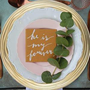 จานรองอาหารสแตนเลสตกแต่งสไตล์โมเดิร์น ปลอดสารพิษ เป็นมิตรกับสิ่งแวดล้อม สำหรับงานแต่งงาน งานเลี้ยง ร้านอาหาร และการจัดโต๊ะอาหารที่บ้าน - Product Image 2